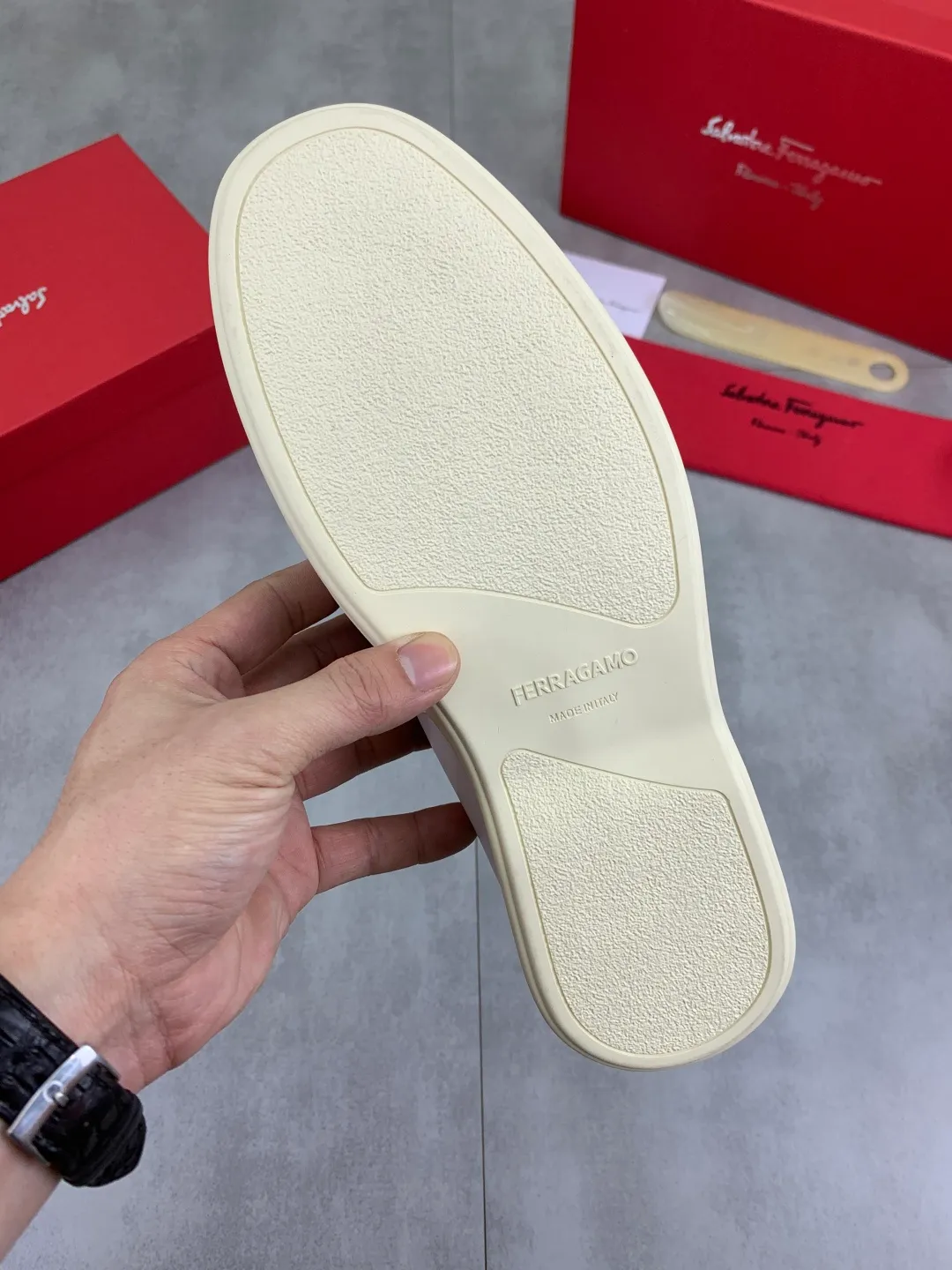 Men's Men's Shoes 💰P580💰[New Style] Water-dyed Niuli 🆘[Salvatore Ferragamo] Ferragamo's latest casual business leather shoes for men! Listed simultaneously! The fabric is made of specially imported original pebbled calfskin, and the lining is made of imported water-dyed cowhide. It is absolutely luxurious and leads the fashion trend. Matching code: 38-44 (45 and 46 can be customized) Black, brown and burgundy colors available